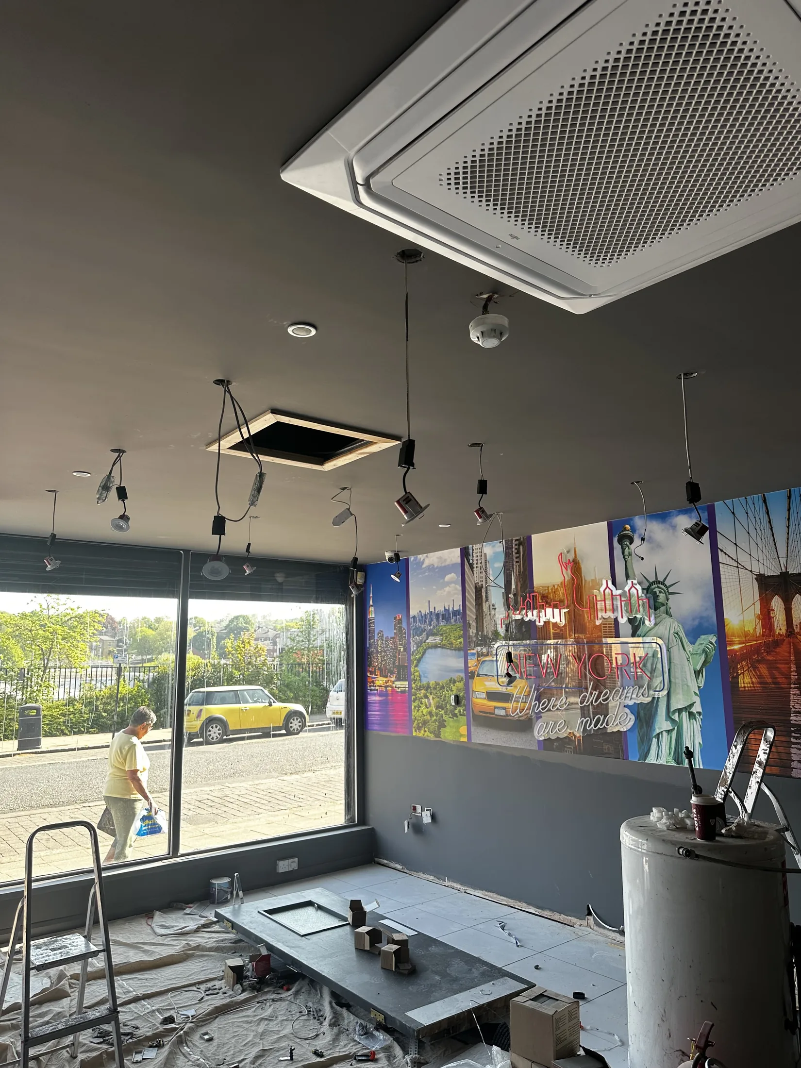 Light fittings and loose ceiling wiring in a commercial interior
